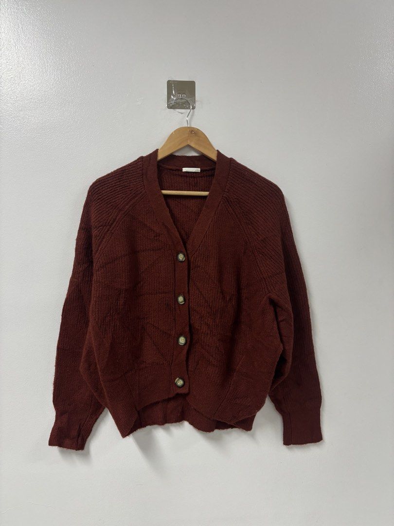 Gu Dolman Cocoon Cardigan (Category: Coats, Jackets and Outerwear) located in San Fernando. Submitted by wintersummerboutique (Listing ID 1467916231, Image 3). Description: Gu Dolman Cocoon Cardigan Large on tag Width 20 Length 20 Excellent condition Pampanga .