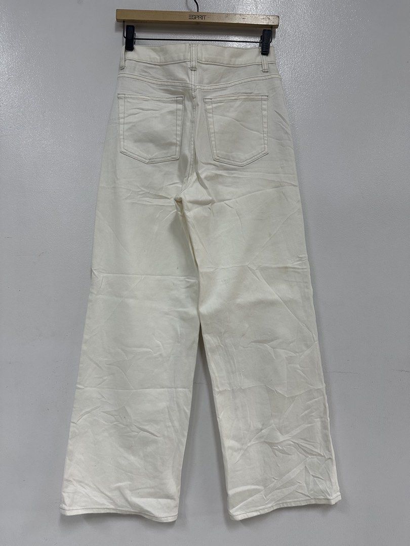 GU High-waisted semi-wide jeans (Category: Jeans) located in Mabalacat. Submitted by lasantia (Listing ID 1467990273, Image 2). Description: GU High-waisted semi-wide jeans Good as new Size: Medium W: 28 medida” L: 39.5” Color rate: 10/10 Loc: Pampanga Mop: Gcash.
