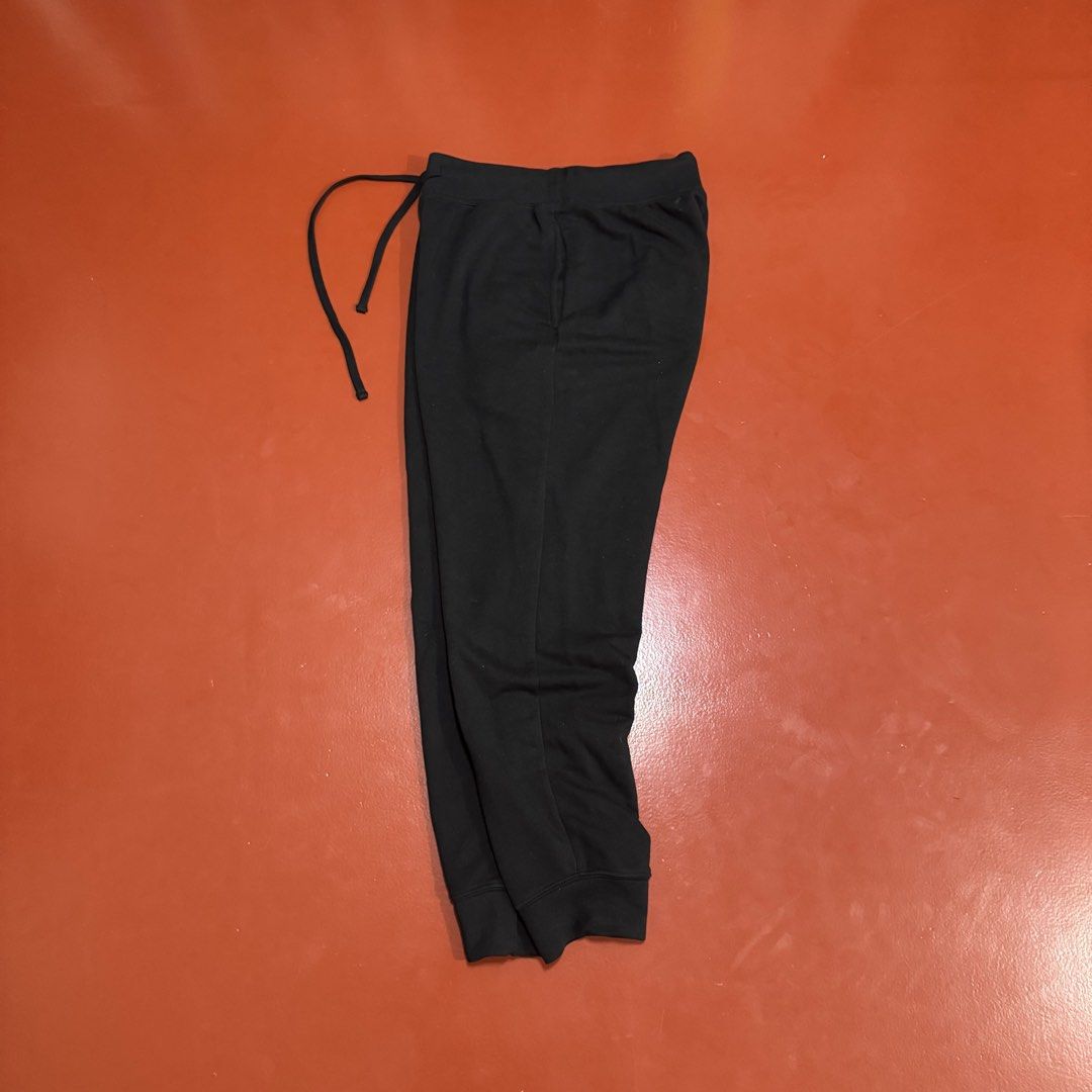 GU JOGGER SWEATPANTS (Category: Joggers) located in Pasig City. Submitted by buzzthrifty (Listing ID 1467972245, Image 1). Description: SIZE 28-32WAIST 37"LENGTH EXCELLENT CONDITION .