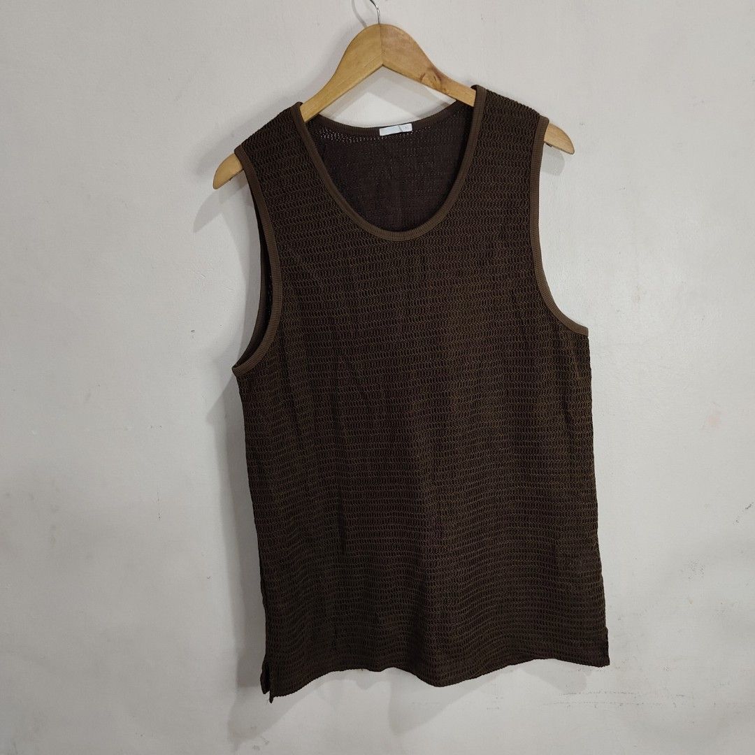 GU MESH TEXTURE TANK TOPS (Category: Swim Top & Rash Guards) located in Bulacan. Submitted by markkiethrift2023 (Listing ID 1467985635, Image 2). Description: GU MESH TEXTURE TANK TOPS EXCELLENT CONDITION DIMES: 22 x 29.5.