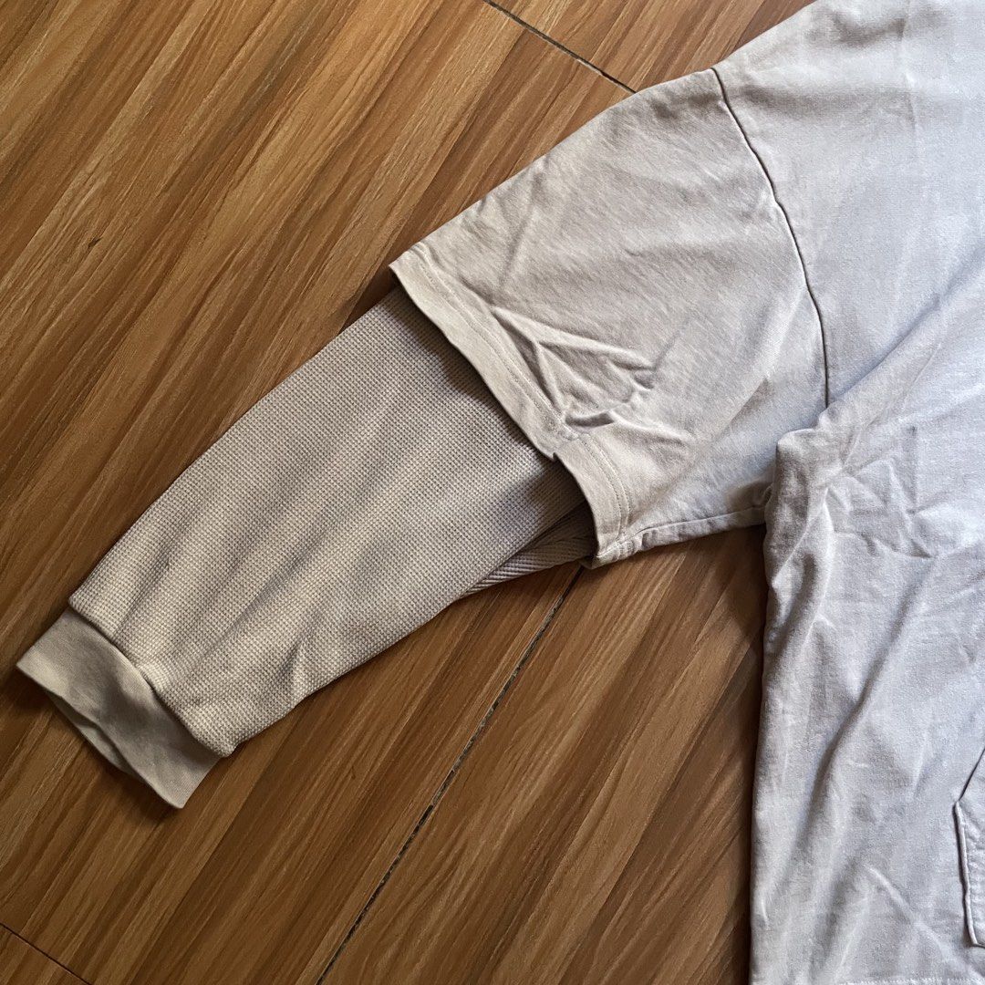 GU Oversized Layered-sleeve Hoodie (Category: Coats, Jackets and Outerwear) located in General Mariano Alvarez. Submitted by 4117_thriftnthrive (Listing ID 1467988218, Image 3). Description: In excellent condition No flaws Size: XL Measurements Width: 26.5” Length: 27”.