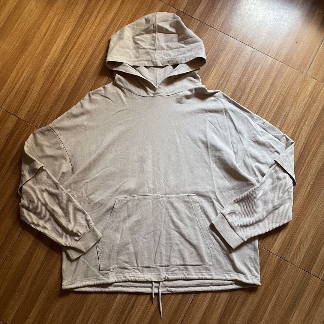 GU Oversized Layered-sleeve Hoodie (Category: Coats, Jackets and Outerwear) located in General Mariano Alvarez. Submitted by 4117_thriftnthrive (Listing ID 1467988218, Image 1). Description: In excellent condition No flaws Size: XL Measurements Width: 26.5” Length: 27”.