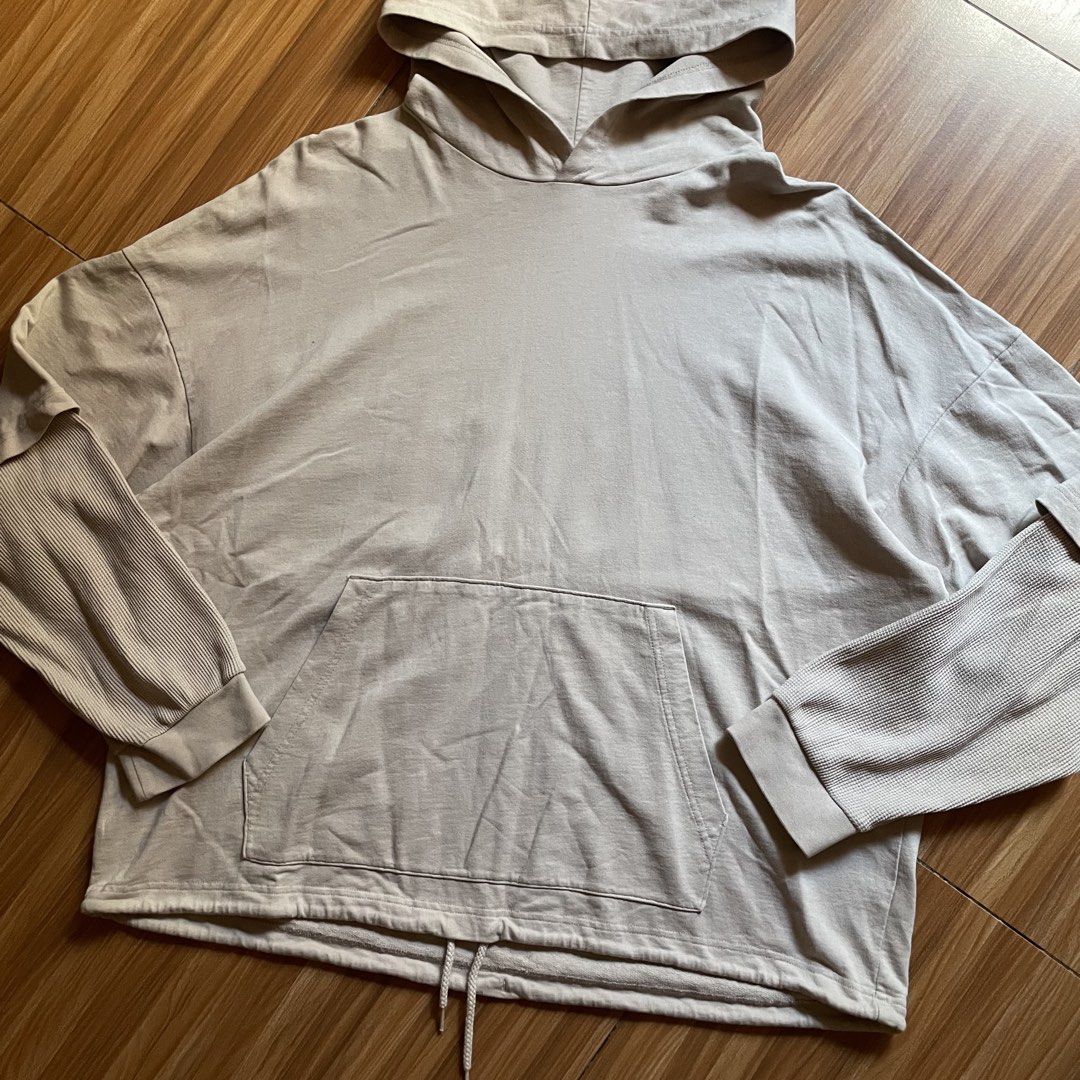 GU Oversized Layered-sleeve Hoodie (Category: Coats, Jackets and Outerwear) located in General Mariano Alvarez. Submitted by 4117_thriftnthrive (Listing ID 1467988218, Image 2). Description: In excellent condition No flaws Size: XL Measurements Width: 26.5” Length: 27”.
