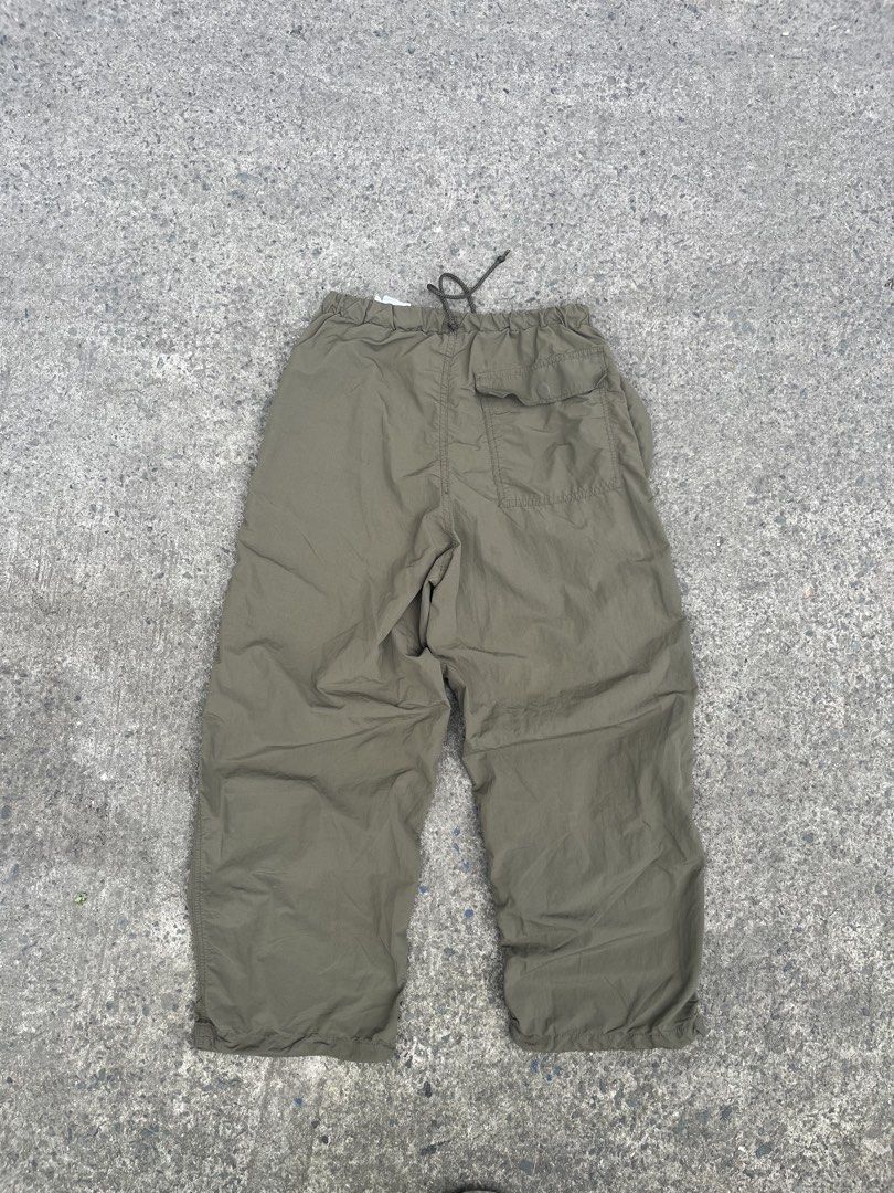GU Parachute Pants (Category: Joggers) located in Cavite. Submitted by kulotjunks (Listing ID 1467894647, Image 3). Description: GU Parachute Pants Size: Extra Small Waist: 26-32 Length: 38 Thigh: 13 Hem: 10 Excellent Condition 🏷️Price: ₱680.