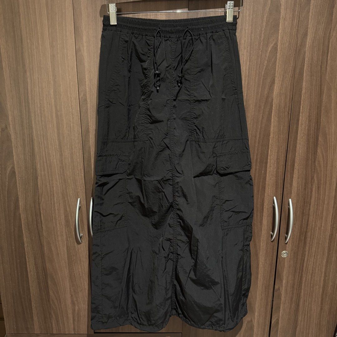 GU Uniqlo cargo maxi skirt(medium) (Category: Skirts) located in Valenzuela. Submitted by shop.spark.joy (Listing ID 1467065160, Image 2). Description: .
