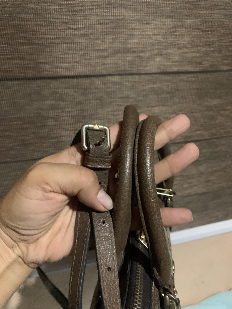 Gucci Alma Two Way Bag (Category: Cross-body Bags) located in Aliaga. Submitted by ukaybags2428 (Listing ID 1467937224, Image 2). Description: Medium With code May konti gasgas s back .