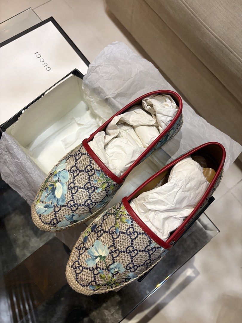 Gucci shoes (Category: Activewear) located in Manila. Submitted by at_realty (Listing ID 1467948614, Image 1). Description: Used once With box .