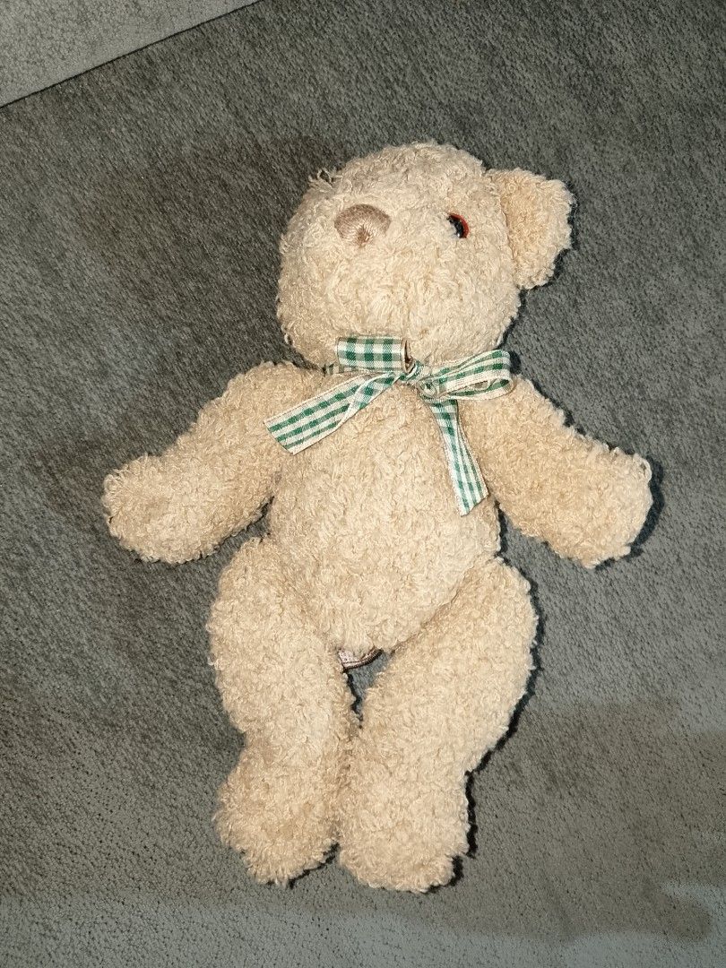 GUND® SMALL CUTE TEDY BEAR (Category: Plushies & Soft Toys) located in Manila. Submitted by truecrystal-1407 (Listing ID 1467944831, Image 3). Description: .