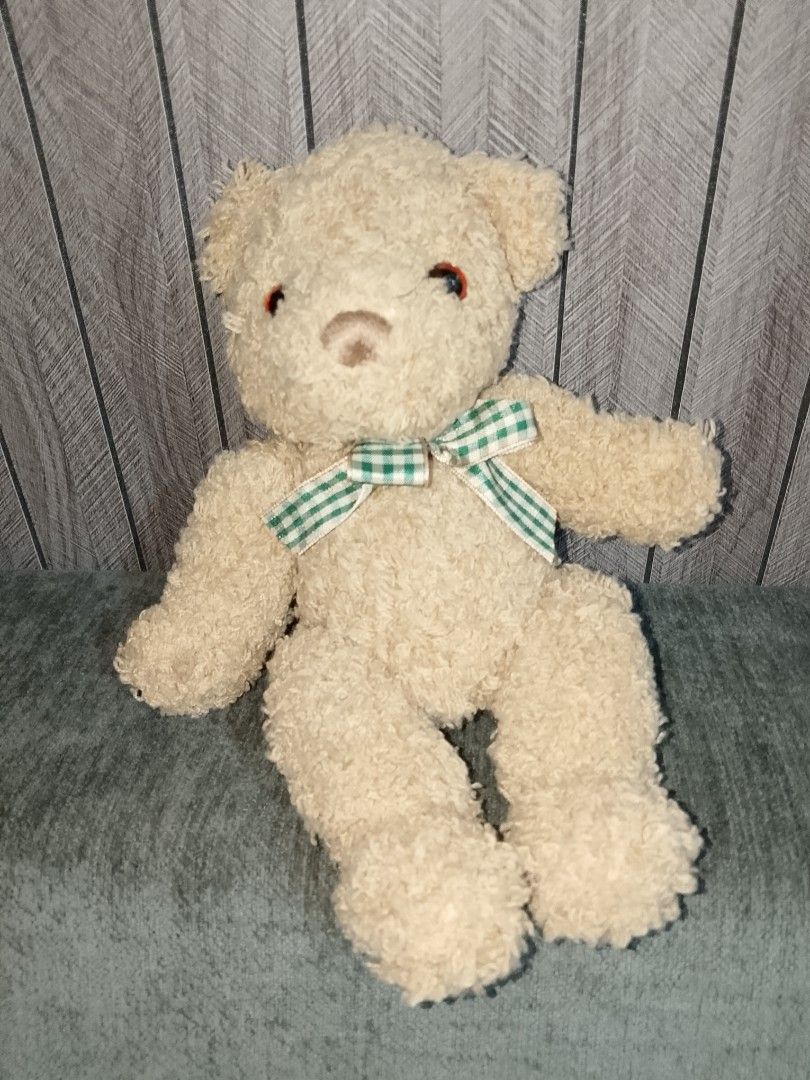 GUND® SMALL CUTE TEDY BEAR (Category: Plushies & Soft Toys) located in Manila. Submitted by truecrystal-1407 (Listing ID 1467944831, Image 1). Description: .