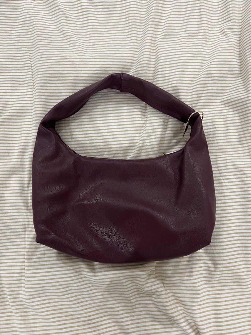 GVN Medium Hobo Bag in Oxblood (Category: Shoulder Bags) located in Santa Rosa. Submitted by herprel0ved (Listing ID 1467983672, Image 2). Description: - bought last Aug/Sep 2024 - No leather peeling and tarnished hardware - Pristine condition RFS: i barely use it.