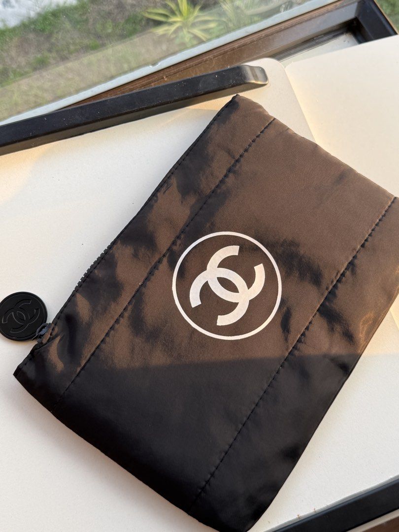 GWP Chanel Pouch (Category: Purses & Pouches) located in Manila. Submitted by diyeena2993230 (Listing ID 1468017803, Image 2). Description: .