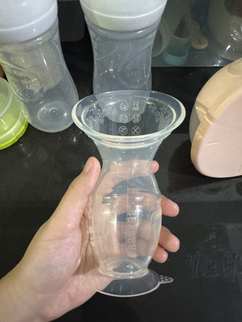 Haakaa Gen 2 Silicone Breast Pump 100mL (Category: Breastfeeding & Bottle Feeding) located in Bacoor. Submitted by jastinemaedelmundo (Listing ID 1468051776, Image 2). Description: - Authentic Haakaa Gen 2 Silicone Breast Pump - 100ml capacity - Simple, one-piece design for effortless cleaning and use - Ideal for collecting milk while nursing or pumping on the opposite side - Condition: well-kept - Mode of payment: Gcash, Bank Transfer - Shipping