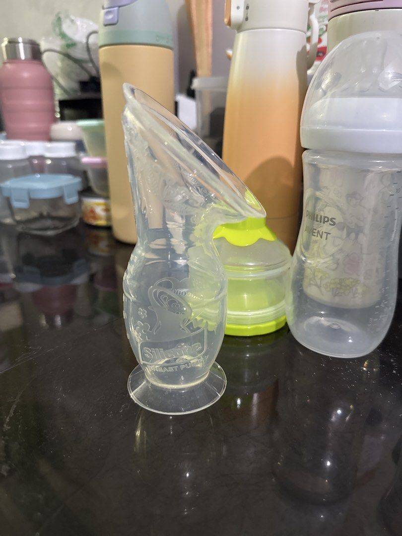 Haakaa Gen 2 Silicone Breast Pump 100mL (Category: Breastfeeding & Bottle Feeding) located in Bacoor. Submitted by jastinemaedelmundo (Listing ID 1468051776, Image 3). Description: - Authentic Haakaa Gen 2 Silicone Breast Pump - 100ml capacity - Simple, one-piece design for effortless cleaning and use - Ideal for collecting milk while nursing or pumping on the opposite side - Condition: well-kept - Mode of payment: Gcash, Bank Transfer - Shipping