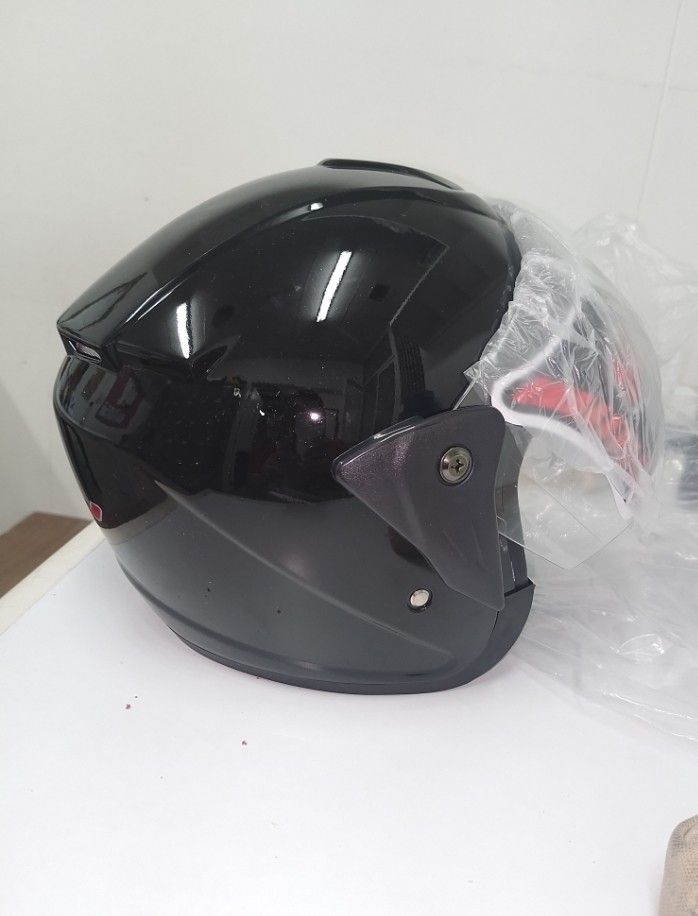 Half face Helmet (Category: Announcements) located in Muntinlupa City. Submitted by jhunshop93615 (Listing ID 1468016481, Image 1). Description: brandnew original location:Alabang Muntinlupa COD around Muntinlupa area.