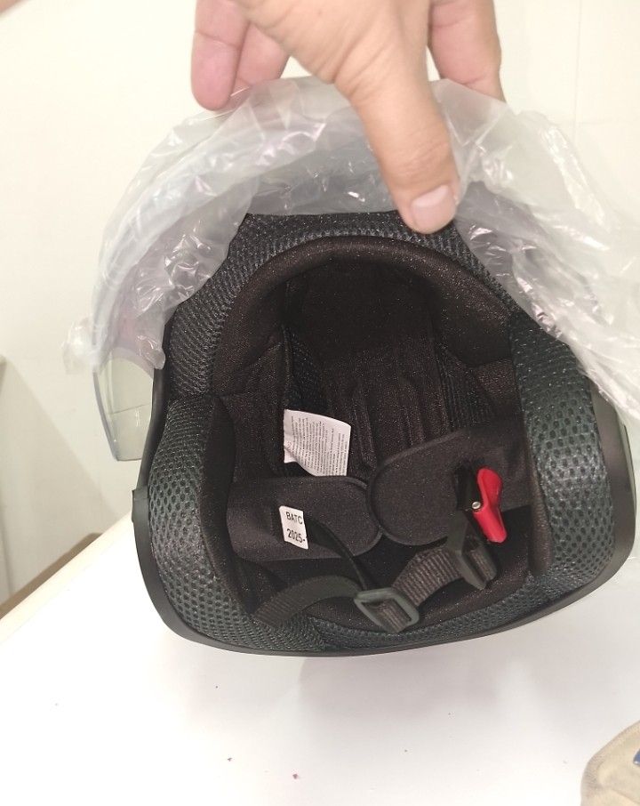 Half face Helmet (Category: Announcements) located in Muntinlupa City. Submitted by jhunshop93615 (Listing ID 1468016481, Image 3). Description: brandnew original location:Alabang Muntinlupa COD around Muntinlupa area.