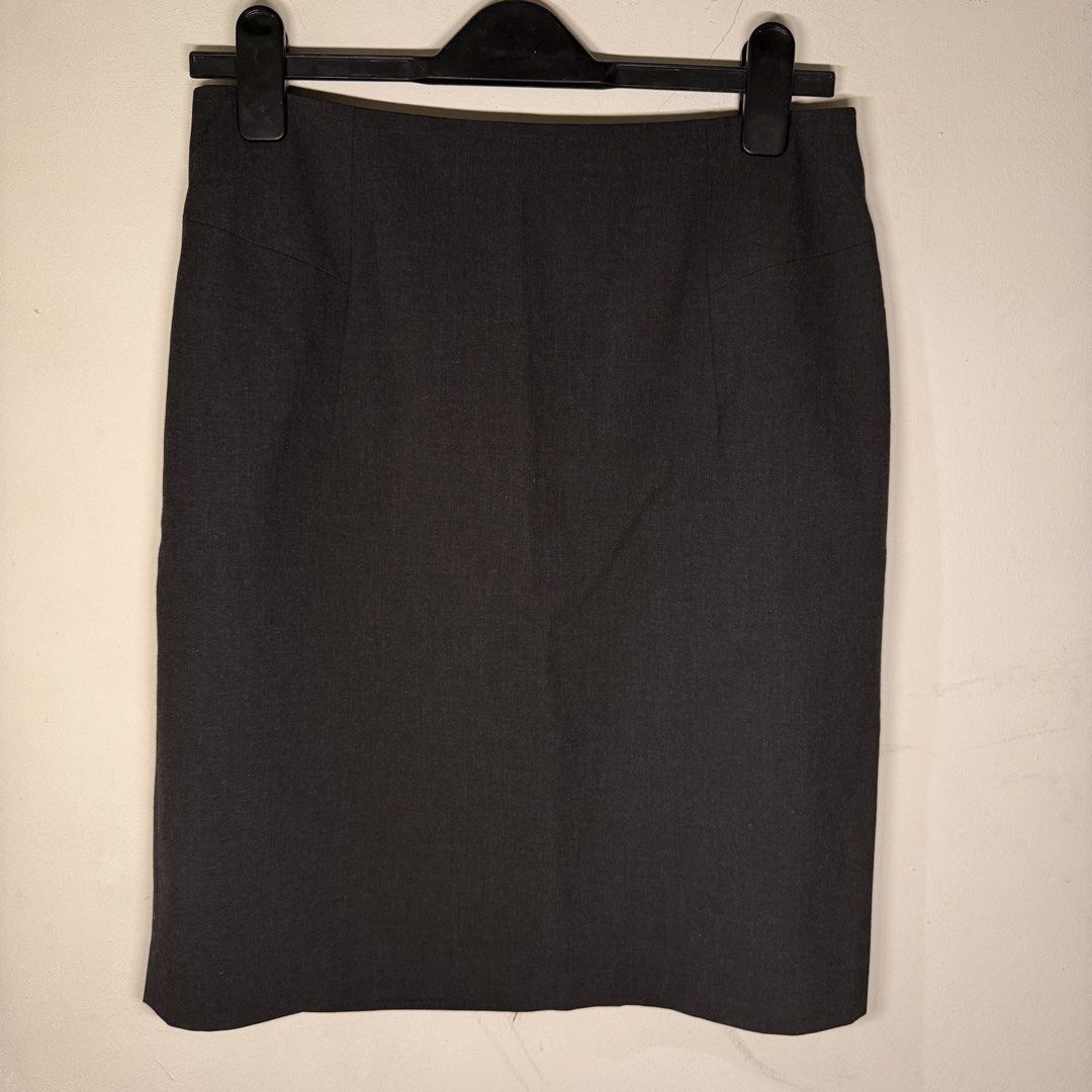 Halogen Dark Gray Pencil Skirt Size 6 (Category: Skirts) located in Muntinlupa City. Submitted by lovedbyapril (Listing ID 1467919744, Image 1). Description: FREE WITH ANY PURCHASE BUY 1 and get this for free - Brand: Halogen - Size: 6 - Color: Dark Gray - Style: Classic office pencil skirt - Details: Back zipper closure, small back slit for easy movement, fully lined - Condition: Clean, minimal signs of wear.