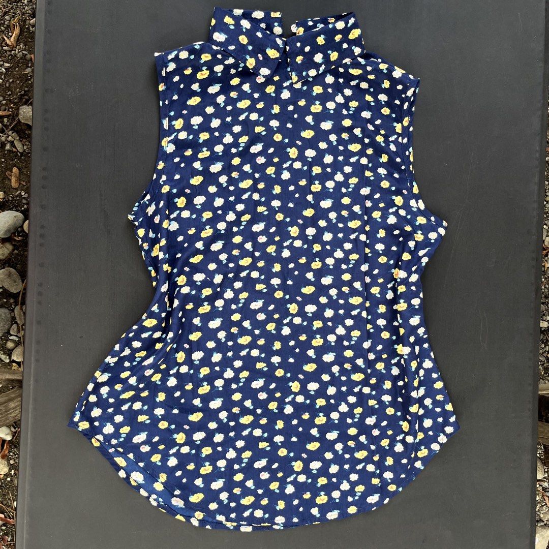 Halter and shirt 3pcs aspack 50pesos (Category: Others Tops) located in Surigao. Submitted by rynryngoaway (Listing ID 1467865281, Image 2). Description: For sale aspack only 3pcs 50 pesos no issue sizes small to med( decluttering so I’m selling it aspack).