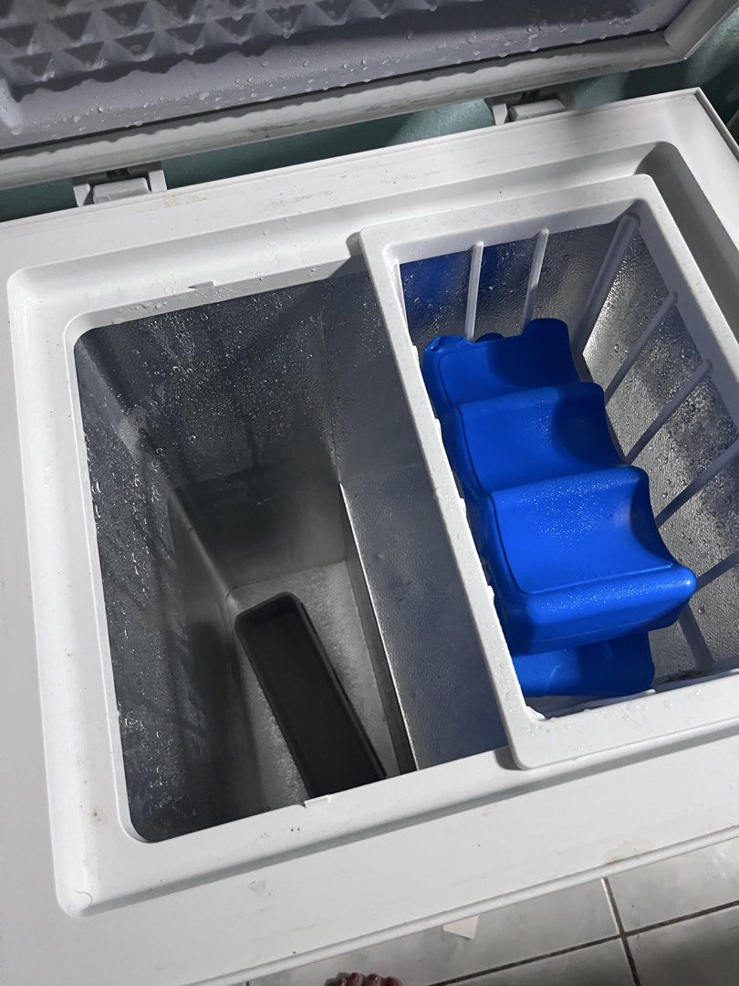 Hanatek HD Inverter Dual Function Chest Freezer and Chiller (Category: Refrigerators and Freezers) located in Manila. Submitted by marfelizef99615 (Listing ID 1467926208, Image 2). Description: - Brand: Hanatek Chest Freezer - HD Inverter Technology for energy efficiency - Dual function: easily switches between freezer and chiller modes - Clean white exterior design - Spacious interior with 2 separate compartments - Includes 1 wire basket and 1 b