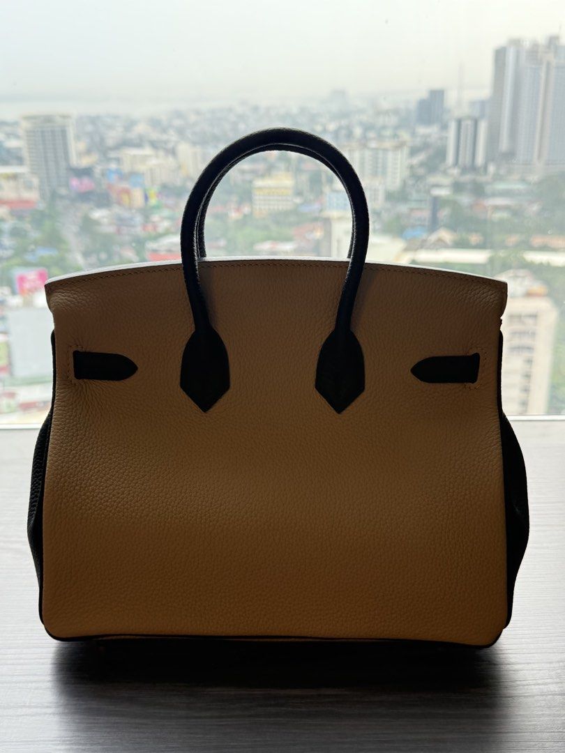 Hand Bag (Category: Shoulder Bags) located in Cebu City. Submitted by dianne.143 (Listing ID 1467914280, Image 3). Description: Never been use.