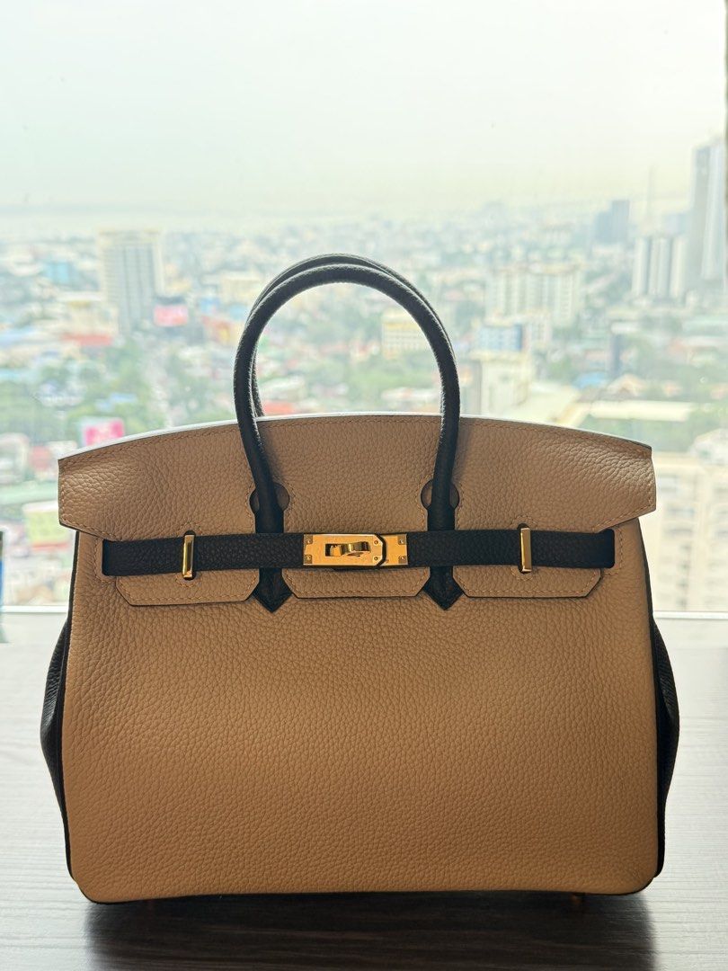Hand Bag (Category: Shoulder Bags) located in Cebu City. Submitted by dianne.143 (Listing ID 1467914280, Image 1). Description: Never been use.