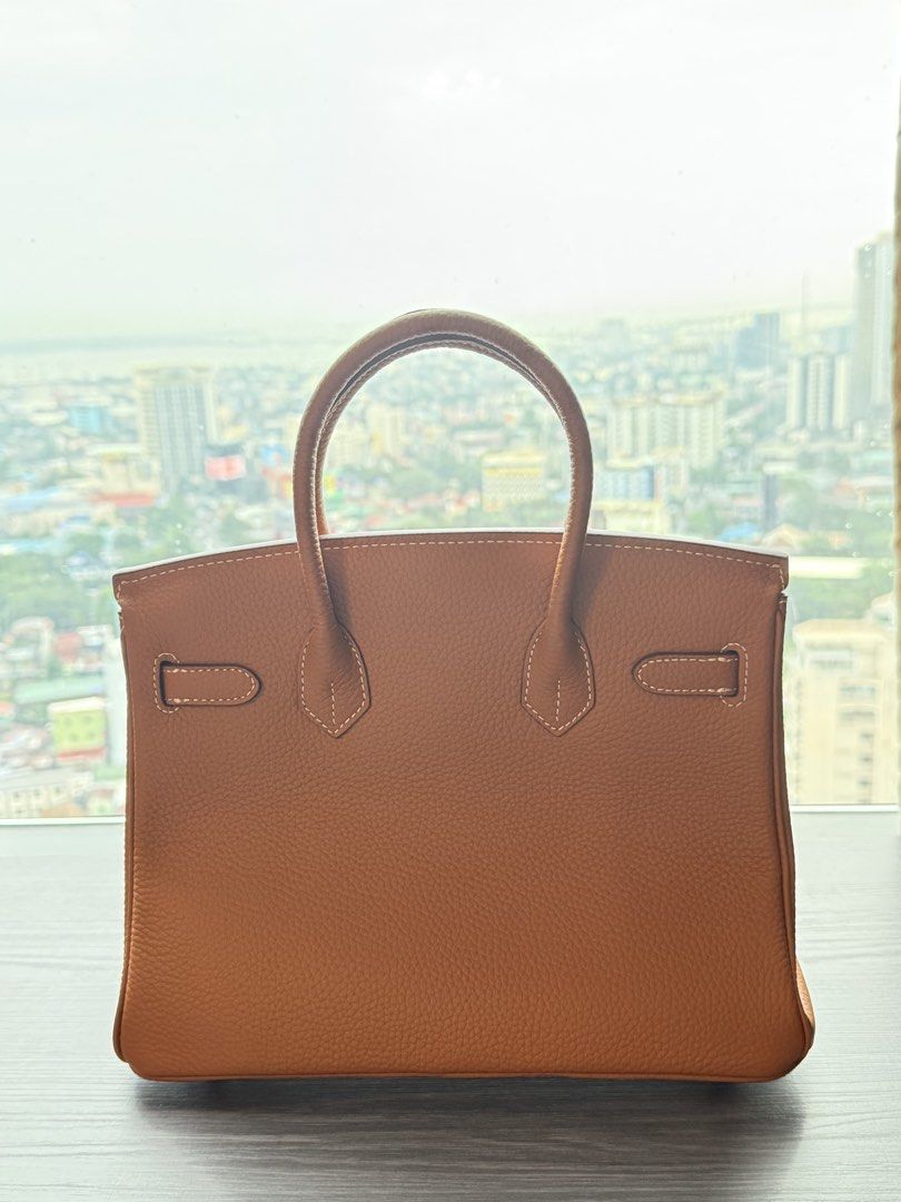 Hand Bag (Category: Shoulder Bags) located in Cebu City. Submitted by dianne.143 (Listing ID 1467914525, Image 3). Description: .