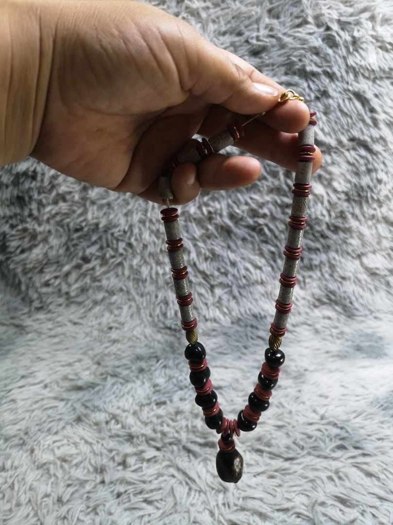 Handcrafted Tubular Beads Necklace (Category: Necklaces) located in Santa Cruz. Submitted by jmy_surplus.2 (Listing ID 1467913327, Image 3). Description: Size ; L - 11.1 W - 1.1 Color ; Brown , White Type ; Necklace Brand ; No Brand Material ; Synthetic Style ; Brown White Necklace LG 117 JMY 3 Batch #225.