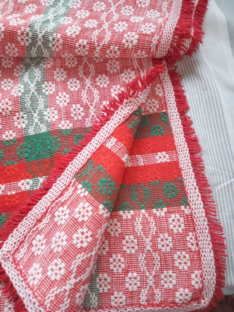Handwoven Bed Blanket (Category: Bedding & Towels) located in Manila. Submitted by true.crischa (Listing ID 1467870601, Image 1). Description: Handwoven craft bed blanket.