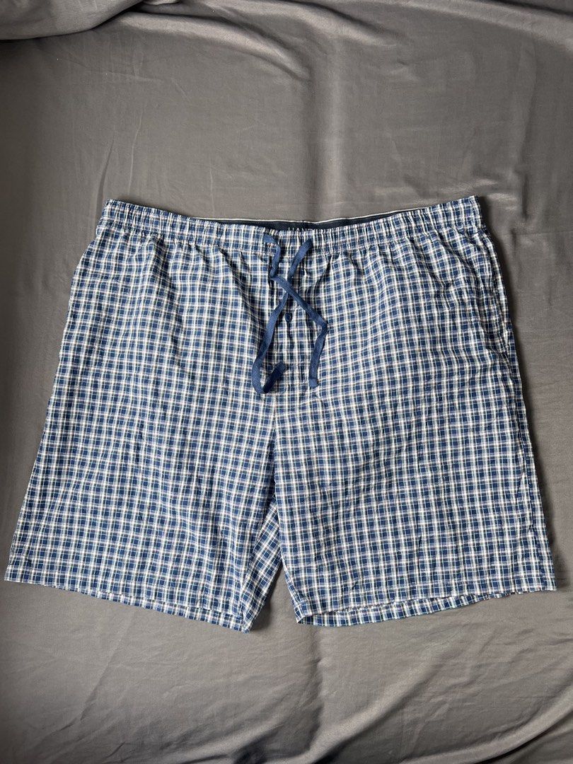 Hanes checkerd shorts (Category: Trousers) located in Batangas. Submitted by thegudoldays (Listing ID 1467869834, Image 1). Description: Available !!! Hanes checkerd shorts Size 3XL on tag Fits 45"-50" Length 23 Good as new 9/10 color rate ₱450 only .