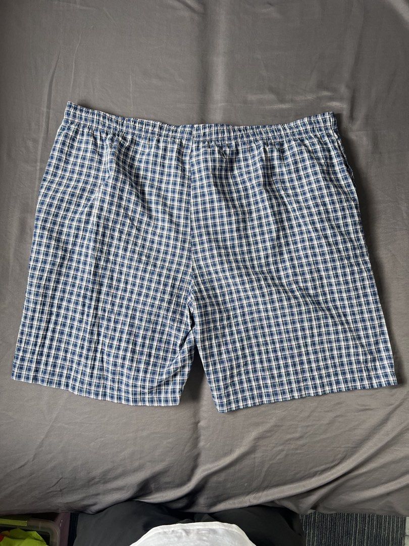 Hanes checkerd shorts (Category: Trousers) located in Batangas. Submitted by thegudoldays (Listing ID 1467869834, Image 2). Description: Available !!! Hanes checkerd shorts Size 3XL on tag Fits 45"-50" Length 23 Good as new 9/10 color rate ₱450 only .