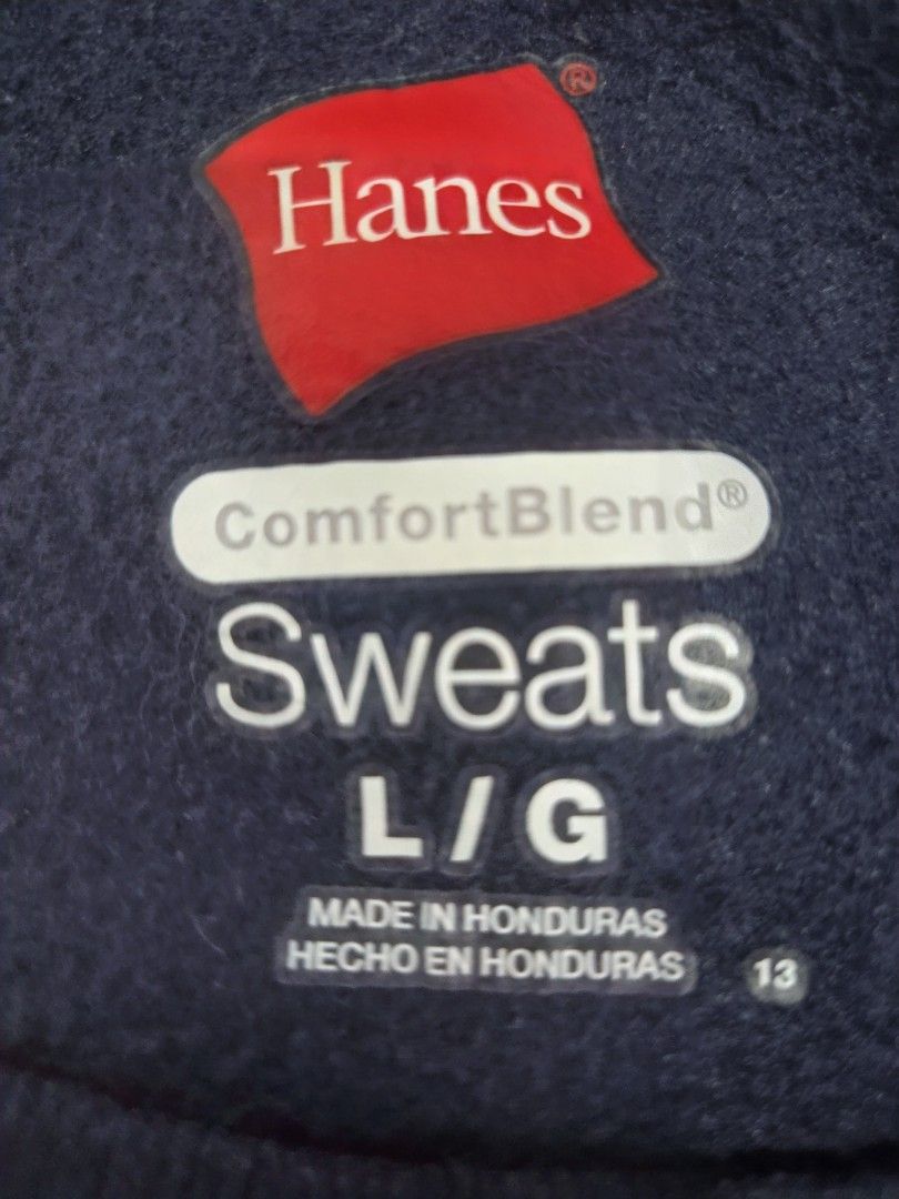 Hanes Navy Blue Sweatshirt Large (Category: Coats, Jackets and Outerwear) located in Dasmarinas. Submitted by youngdeer-bdc6 (Listing ID 1468050000, Image 2). Description: - Selling my Hanes Comfortblend Sweatshirt Large - Color: Navy Blue - Size: L Measurements (Actual): Chest Width: 22 in Shirt Length: 23 in Sleeve Length: 22 in Shoulder Width: 19 in Issues: None, 10/10. RFS: Decluttering Price: 300 MOP: Gcash, Bank Transfer.