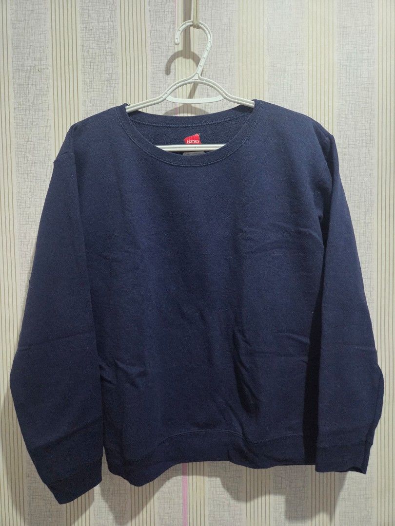 Hanes Navy Blue Sweatshirt Large (Category: Coats, Jackets and Outerwear) located in Dasmarinas. Submitted by youngdeer-bdc6 (Listing ID 1468050000, Image 1). Description: - Selling my Hanes Comfortblend Sweatshirt Large - Color: Navy Blue - Size: L Measurements (Actual): Chest Width: 22 in Shirt Length: 23 in Sleeve Length: 22 in Shoulder Width: 19 in Issues: None, 10/10. RFS: Decluttering Price: 300 MOP: Gcash, Bank Transfer.