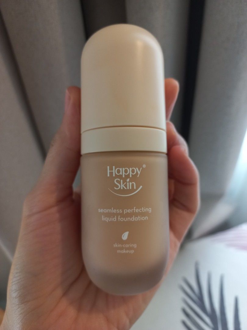 Happy Skin Seamless Perfecting Liquid Foundation (Category: Makeup) located in Quezon City. Submitted by vettylafea (Listing ID 1467865293, Image 1). Description: - 568PHP ko na lang nakuha sa orange app dahil sa voucher and coins. Used once lang then nakatambak na lang. - RFS: Wrong shade pala sa akin. Sayang naman hindi na magagamit..