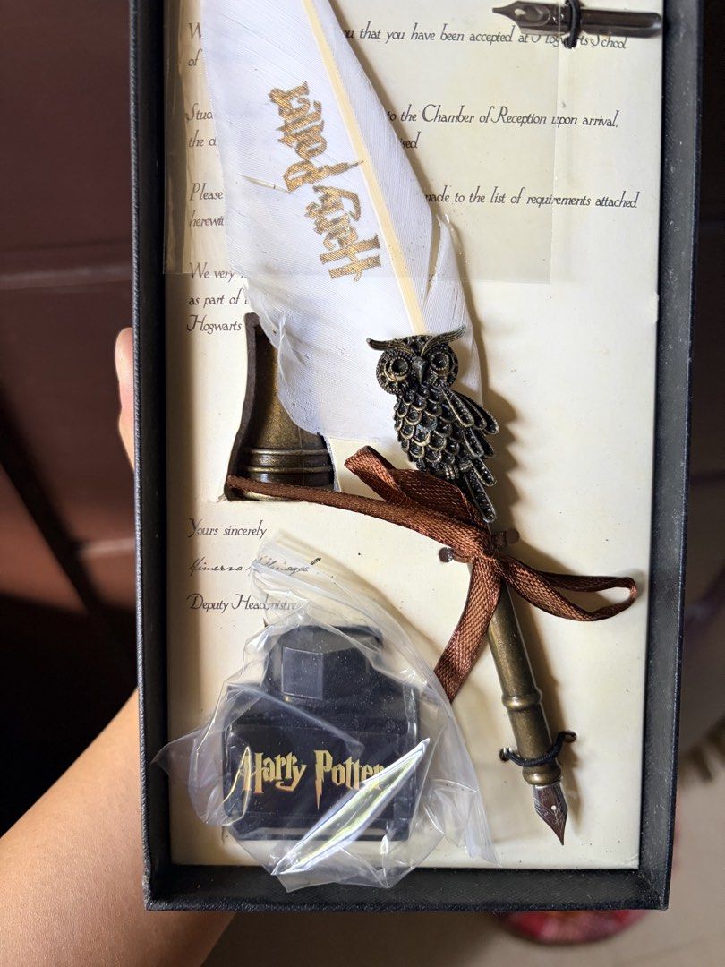 Harry Potter Hedwig Fountain Pen (Category: Other Merchandise) located in Guiguinto. Submitted by octowbr (Listing ID 1467882928, Image 3). Description: never used! medyo maalikabok lang due to display, will clean before shipping.