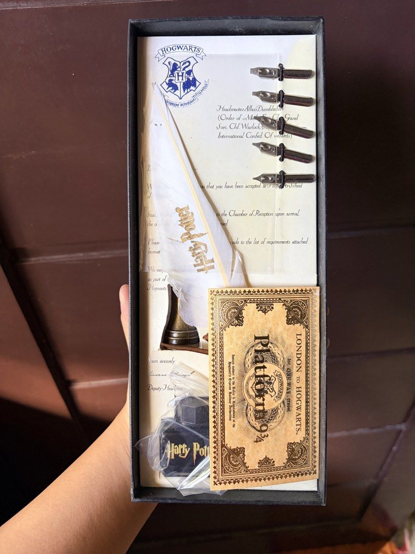 Harry Potter Hedwig Fountain Pen (Category: Other Merchandise) located in Guiguinto. Submitted by octowbr (Listing ID 1467882928, Image 1). Description: never used! medyo maalikabok lang due to display, will clean before shipping.