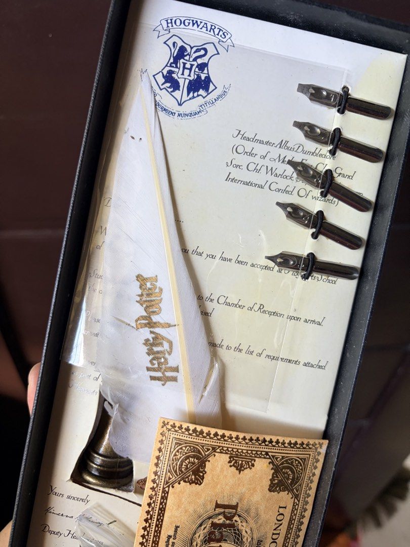 Harry Potter Hedwig Fountain Pen (Category: Other Merchandise) located in Guiguinto. Submitted by octowbr (Listing ID 1467882928, Image 2). Description: never used! medyo maalikabok lang due to display, will clean before shipping.
