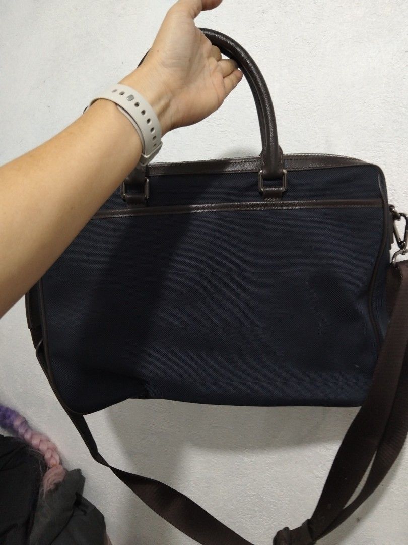 Hazzy's (Category: Briefcases) located in El Salvador. Submitted by francheskaukayukay (Listing ID 1467845885, Image 3). Description: .