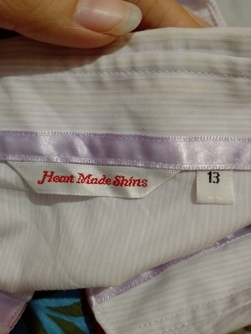 Heart Made Shins White Collared Button Down Blouse (Category: Blouses) located in Manila. Submitted by nievesolanna (Listing ID 1467934336, Image 3). Description: medium to large. complete & w/ extra buttons. maganda at presko ang fabric. ganda pang-work attire or mga casual fits. halos bagong-bago pa. 80 PESOS LOC: SAMPALOC, MANILA .