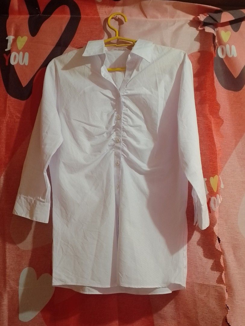 Heart Made Shins White Collared Button Down Blouse (Category: Blouses) located in Manila. Submitted by nievesolanna (Listing ID 1467934336, Image 1). Description: medium to large. complete & w/ extra buttons. maganda at presko ang fabric. ganda pang-work attire or mga casual fits. halos bagong-bago pa. 80 PESOS LOC: SAMPALOC, MANILA .