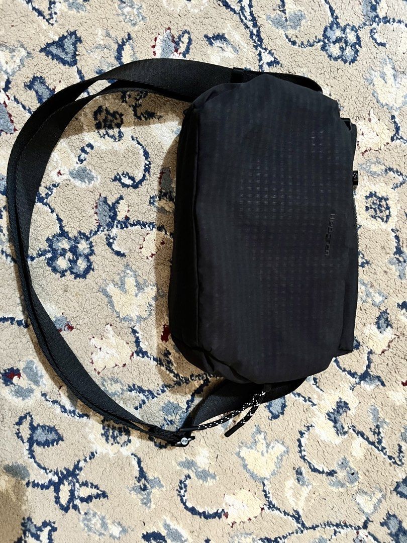 Hedgren sling bag (Category: Sling Bags) located in Manila. Submitted by azee_04 (Listing ID 1467842542, Image 1). Description: Pristine No hidden damaged .