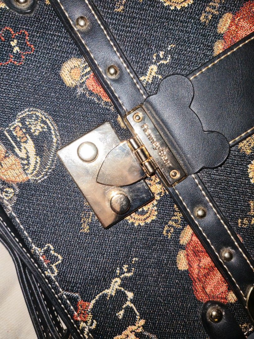 Henney Bear Crossbody Bag (Category: Luxury Bags & Wallets) located in Cagdianao. Submitted by lavendear.clotheshoppe (Listing ID 1467861982, Image 2). Description: In perfect condition Pwede tiktok check out, nationwide shipping. Pwedeng pang gift Super ganda ng quality😍.