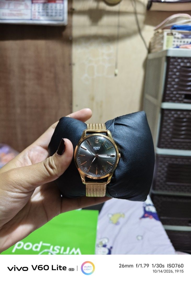 HENRY LONDON WATCH (Category: Luxury Watches) located in Quezon City. Submitted by ajpenqui (Listing ID 1467966940, Image 2). Description: BRAND NEW AUTHENTIC HENRY LONDON GOLD WATCH INCLUSION: BOX PAPER BAG WARRANTY CARD NO ISSUE MODEL: HlM0118 PRICE: 3500.00 NEGOTIABLE.