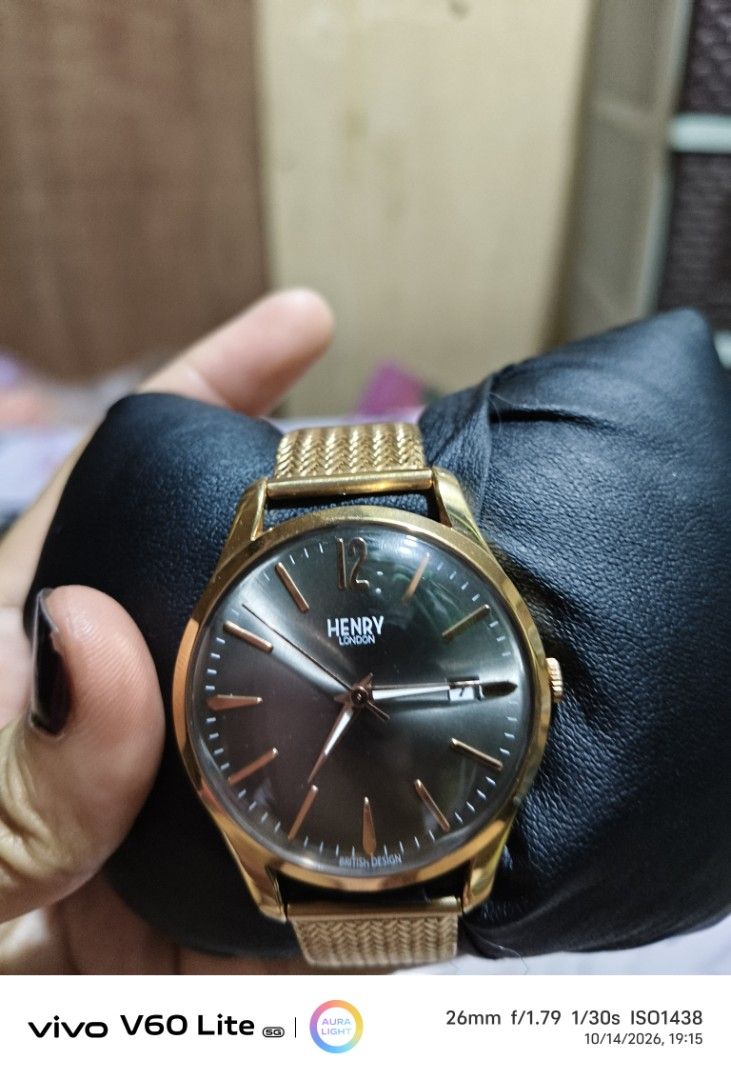 HENRY LONDON WATCH (Category: Luxury Watches) located in Quezon City. Submitted by ajpenqui (Listing ID 1467966940, Image 3). Description: BRAND NEW AUTHENTIC HENRY LONDON GOLD WATCH INCLUSION: BOX PAPER BAG WARRANTY CARD NO ISSUE MODEL: HlM0118 PRICE: 3500.00 NEGOTIABLE.