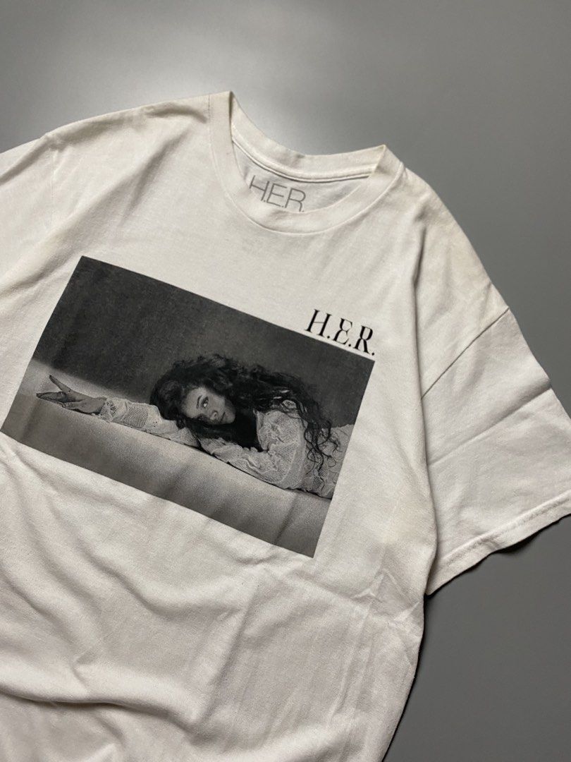 H.E.R Official Merch - Size Medium (Category: Tshirts & Polo Shirts ) located in Cebu City. Submitted by maicoh230 (Listing ID 1468021452, Image 3). Description: H.E.R Official Merch ▫️ Condition: 9/10 ▫️ Color: 9/10 ▫️ Size: Medium ▫️ Dimensions: W20.5 L27.5 ▫️ Flaw/s: hairline on prints 🛒 Mine: 350 REMINDERS 📍 Cebu City 💳 Payment First Policy 📦 J&T | Maxim (Within Cebu) 📸 Color may vary slightly due to lighting..
