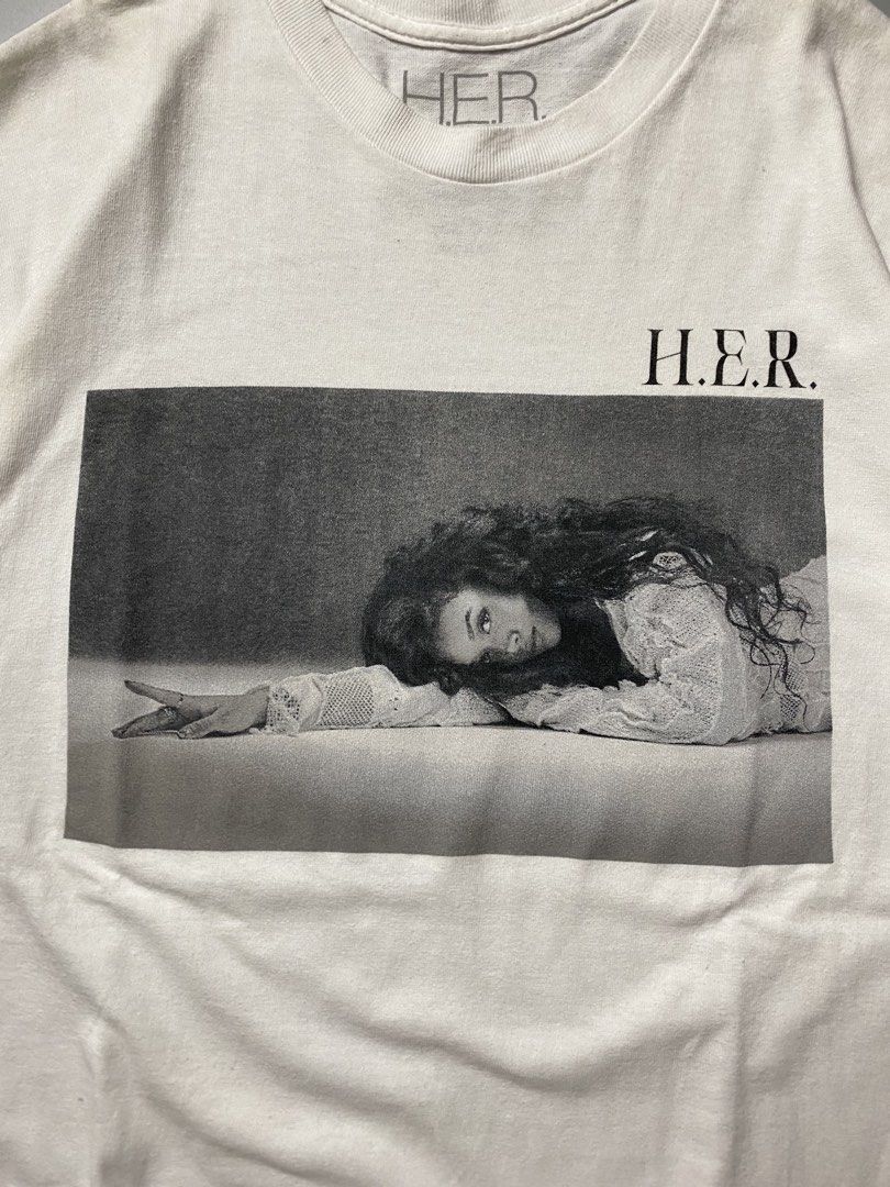 H.E.R Official Merch - Size Medium (Category: Tshirts & Polo Shirts ) located in Cebu City. Submitted by maicoh230 (Listing ID 1468021452, Image 2). Description: H.E.R Official Merch ▫️ Condition: 9/10 ▫️ Color: 9/10 ▫️ Size: Medium ▫️ Dimensions: W20.5 L27.5 ▫️ Flaw/s: hairline on prints 🛒 Mine: 350 REMINDERS 📍 Cebu City 💳 Payment First Policy 📦 J&T | Maxim (Within Cebu) 📸 Color may vary slightly due to lighting..