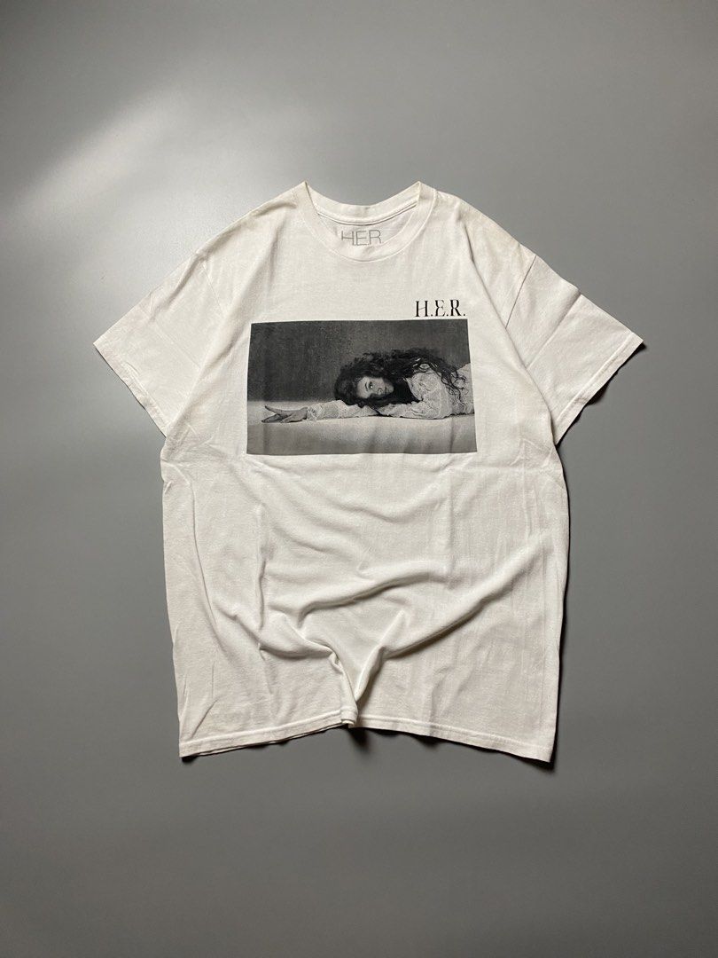 H.E.R Official Merch - Size Medium (Category: Tshirts & Polo Shirts ) located in Cebu City. Submitted by maicoh230 (Listing ID 1468021452, Image 1). Description: H.E.R Official Merch ▫️ Condition: 9/10 ▫️ Color: 9/10 ▫️ Size: Medium ▫️ Dimensions: W20.5 L27.5 ▫️ Flaw/s: hairline on prints 🛒 Mine: 350 REMINDERS 📍 Cebu City 💳 Payment First Policy 📦 J&T | Maxim (Within Cebu) 📸 Color may vary slightly due to lighting..