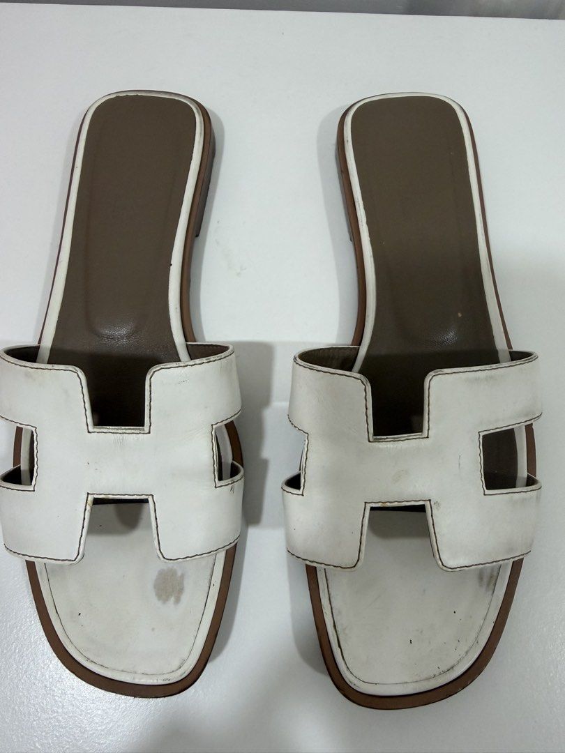 Hermes Oran White (Category: Slippers and slides) located in Paranaque City. Submitted by karchim (Listing ID 1467858850, Image 1). Description: Pre loved Hermes Oran Whit Bought in greenbelt Size US 7 1/2 Rfs: doesnt fit anymore.