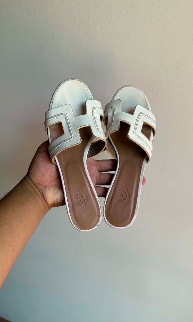 Hermès oran (Category: Flats & Sandals) located in Koronadal. Submitted by mannylagada880 (Listing ID 1468023475, Image 2). Description: in good condition ship nationwide ✈️.