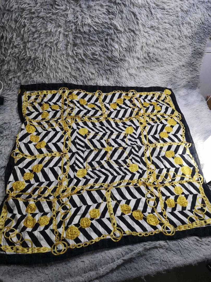 Herringbone Patterned Square Scarf (Category: Scarves) located in Santa Cruz. Submitted by jmy_surplus.2 (Listing ID 1467969469, Image 3). Description: Size ; L- 36 W - 33 Color ; White , Black Type ; Scarf Brand ; No brand Material ; Sllk Style ; Zigzag With Chain Pattern Scarf LG 118 JMY 3 Batch #225.