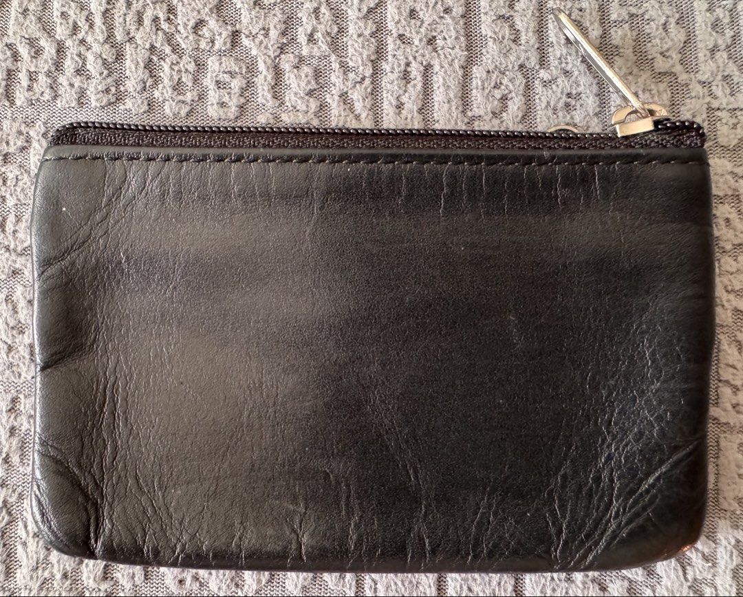 Hickok Leather Coin Purse Unisex (Category: Purses & Pouches) located in Mandaluyong City. Submitted by axos723 (Listing ID 1468014151, Image 2). Description: ➡️Please read item description carefully below (click read more 👇) ➡️Personal Preloved ➡️Item is AVAILABLE ➡️1-Day Reservation only ➡️First to pay gets the item ➡️For SURE BUYERS only please. -Price: P130+ SF -Brand: Hickok -Color: Black (Color may vary due to lighting and phone settings. 