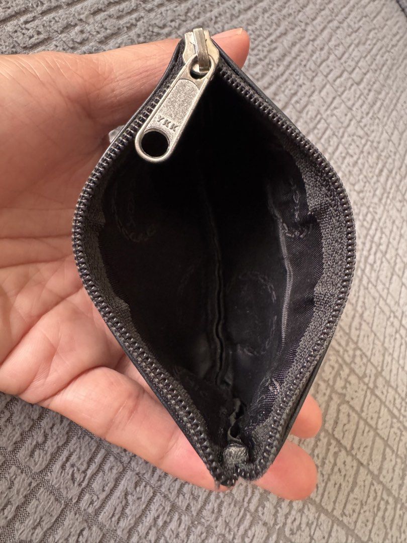 Hickok Leather Coin Purse Unisex (Category: Purses & Pouches) located in Mandaluyong City. Submitted by axos723 (Listing ID 1468014151, Image 3). Description: ➡️Please read item description carefully below (click read more 👇) ➡️Personal Preloved ➡️Item is AVAILABLE ➡️1-Day Reservation only ➡️First to pay gets the item ➡️For SURE BUYERS only please. -Price: P130+ SF -Brand: Hickok -Color: Black (Color may vary due to lighting and phone settings. 